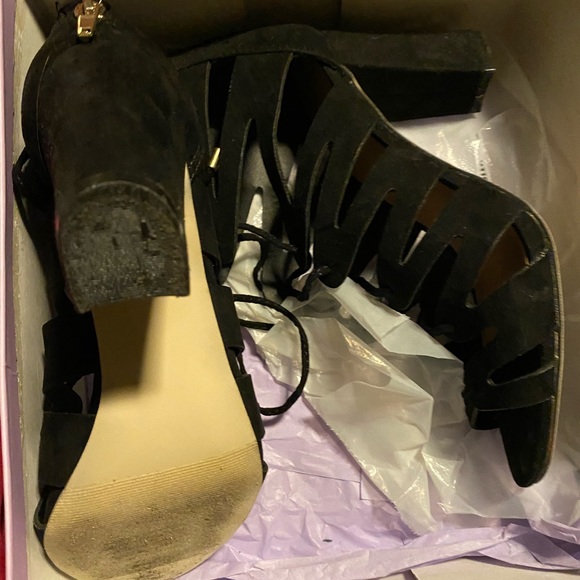 Heels - Picture 2 of 3